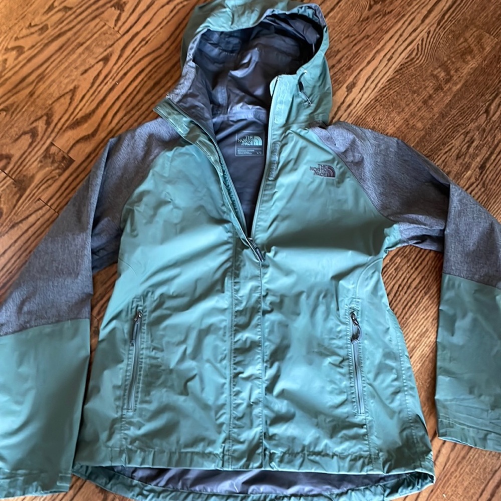 The North Face Rain Jacket Womens L
